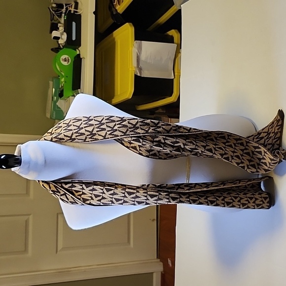 Michael Kors Scarf - Picture 2 of 7